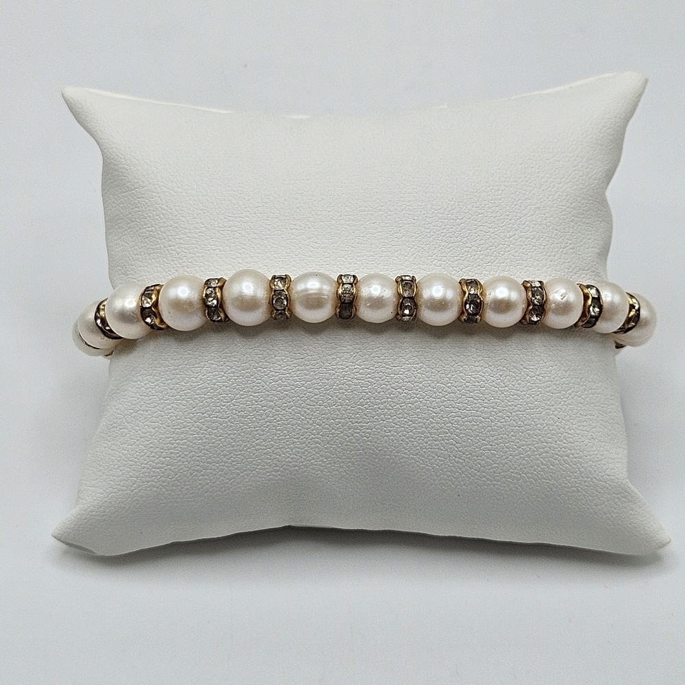 VINTAGE Pearl and Rhinestone Spacer Beaded Gold Tone Toggle Clasp Bracelet